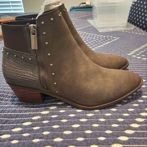Market and Spruce zipper Bootie size 8.5 in expresso